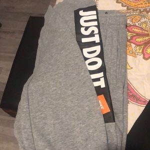Men’s small NIke just do it joggers